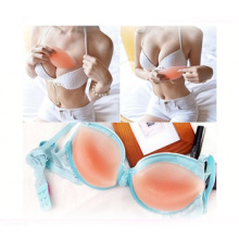 Le soutien-gorge en gel de silicone pour rehausseurs de silicone pour femmes de vente chaude insère des coussinets de poitrine améliorant le décolleté